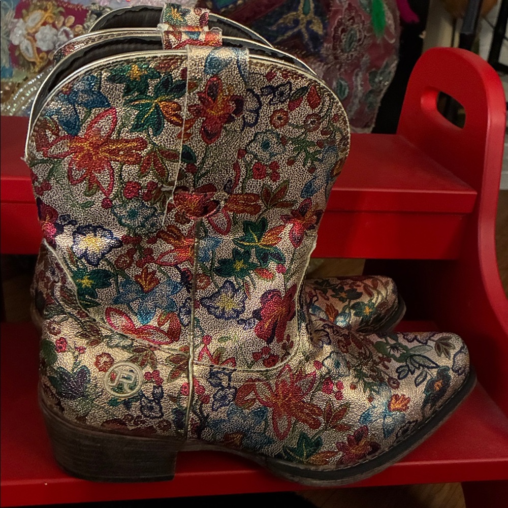 Roper Gold Floral Embroidered Faux leather Boots size 8 - Picture 5 of 12
